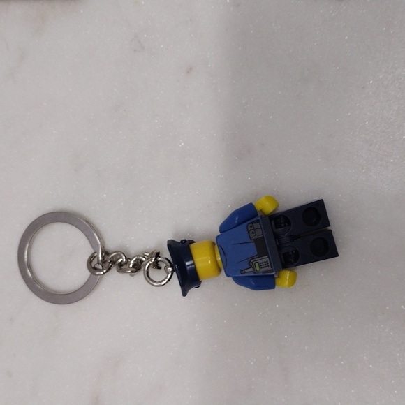 LEGO Legoland Keychains and Police Officer Bundle of 2 - Picture 6 of 6